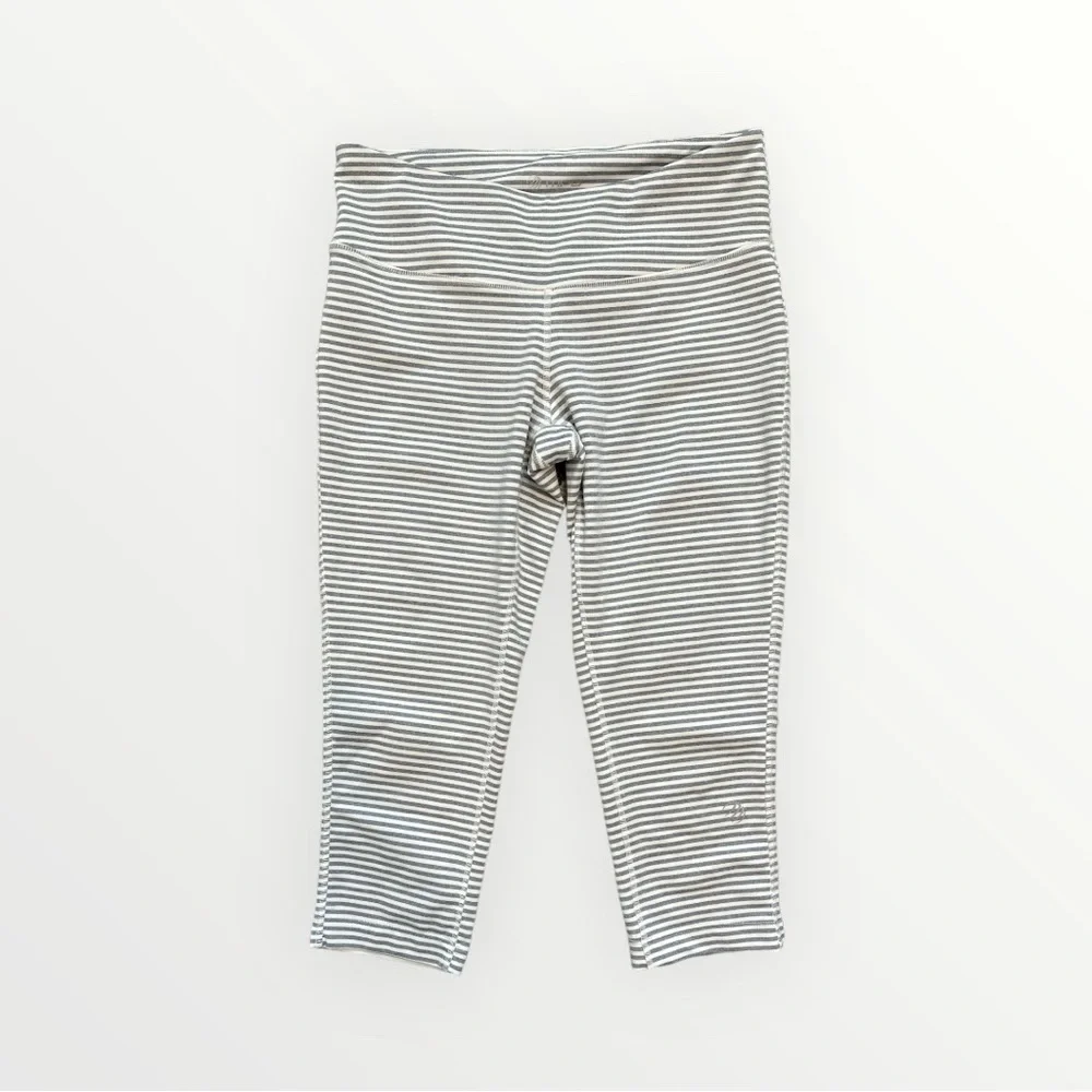 MPG Gray and White Striped Capri Leggings - Picture 2 of 4